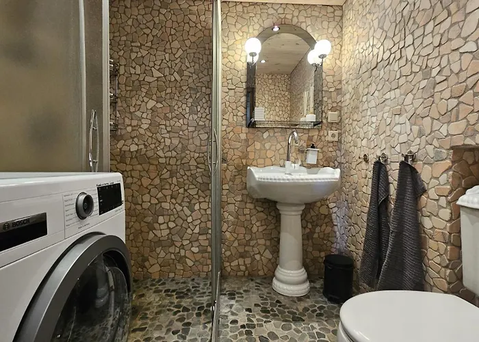 Joeveere Majutus * بارنو