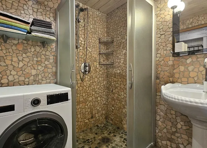 Joeveere Majutus * بارنو